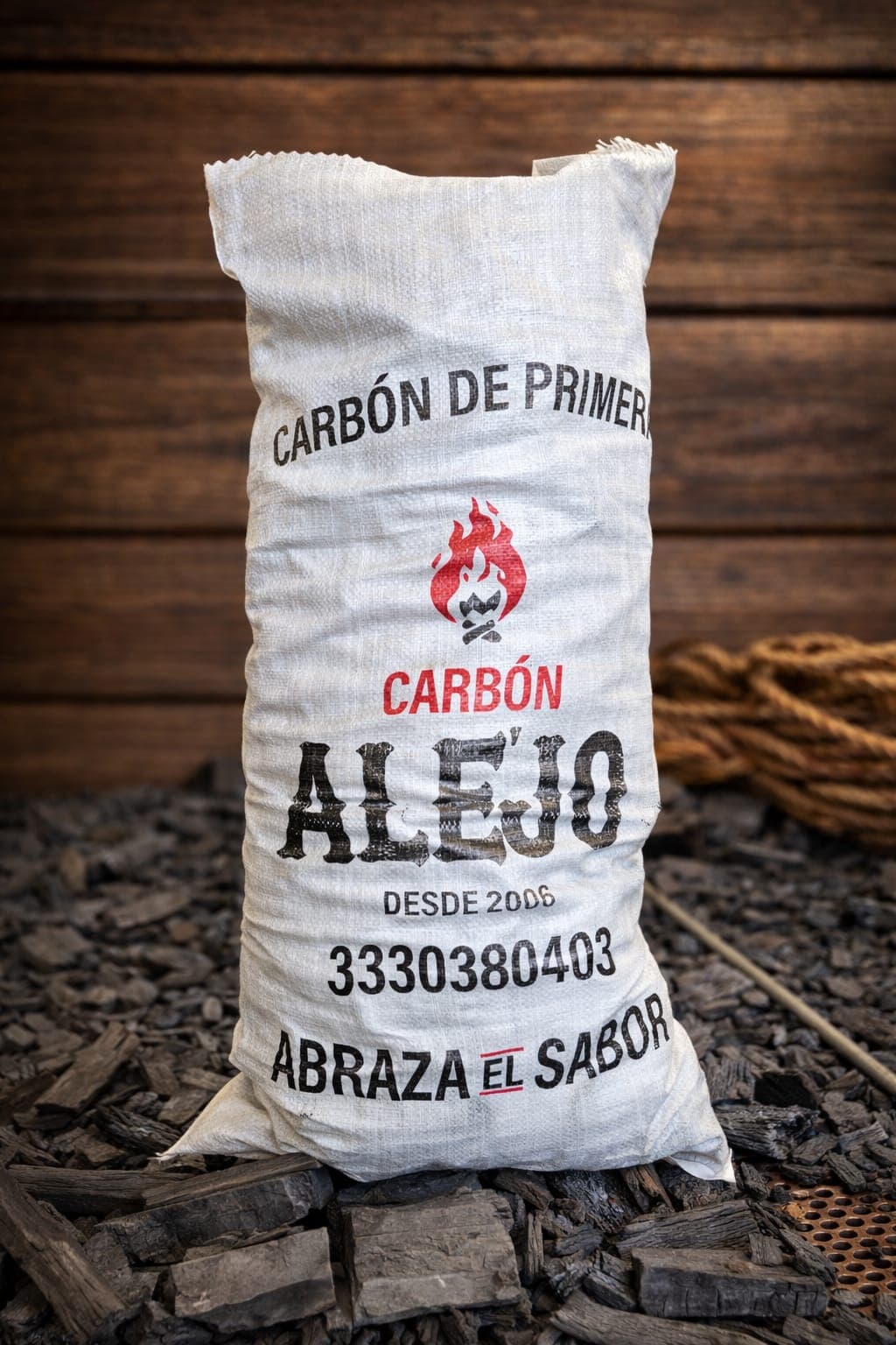 El costal de Carbón de Primera con el teléfono impreso